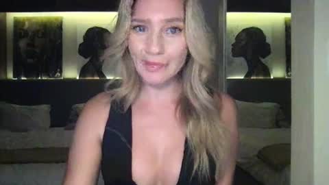 Snapshot of stella_loveu chatting on 09.30.25 Stella online show from 09.30.25