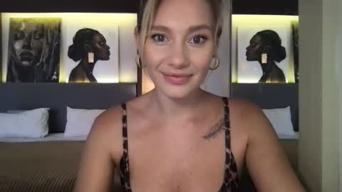 Snapshot of stella_loveu chatting on 11.17.25 Stella online show from 11.17.25