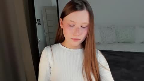 Snapshot of stella_sunny chatting on 12.21.24 stella_sunny online show from 12.21.24