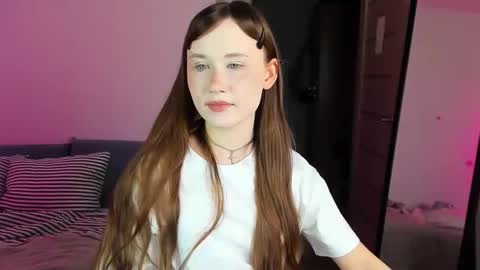 Snapshot of stella_sunny chatting on 10.19.25 stella_sunny online show from 10.19.25