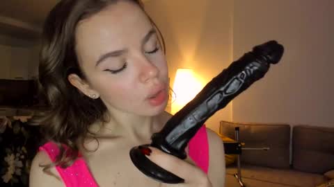 Snapshot of stella_vans chatting on 11.11.25 Asella online show from 11.11.25