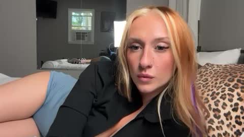 Snapshot of stellacorbet chatting on 10.06.25 stellacorbet online show from 10.06.25