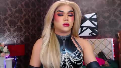 CALL ME STELLA online show from 03.11.25