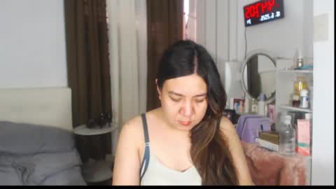 Snapshot of stellahugets chatting on 06.18.26 Stella online show from 06.18.26