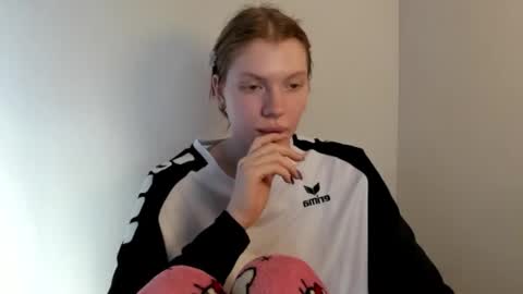 S T E L L A online show from 11.03.25