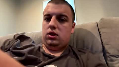 Snapshot of stepbro18 chatting on 10.28.25 Honestly Im a slut I have a high sex drive and I love talking to people off this platform online show from 10.28.25