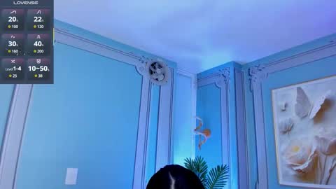 Snapshot of stephania_diamond chatting on 10.09.25 online show from 10.09.25