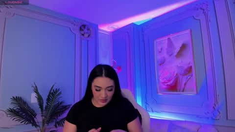 Snapshot of stephania_diamond chatting on 10.28.25 online show from 10.28.25