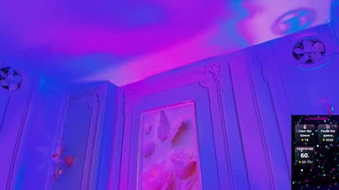 Snapshot of stephania_diamond chatting on 11.02.25 online show from 11.02.25