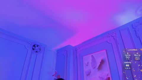 Snapshot of stephania_diamond chatting on 11.04.25 online show from 11.04.25