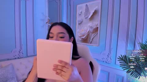 Snapshot of stephania_diamond chatting on 11.08.25 online show from 11.08.25