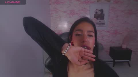 Stephania online show from 12.27.24