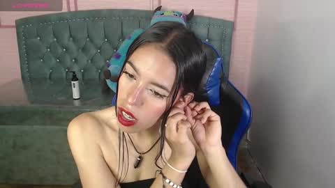 Stephania online show from 02.19.25