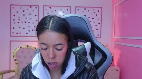 Stephania online show from 10.15.25