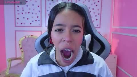 Stephania online show from 10.17.25