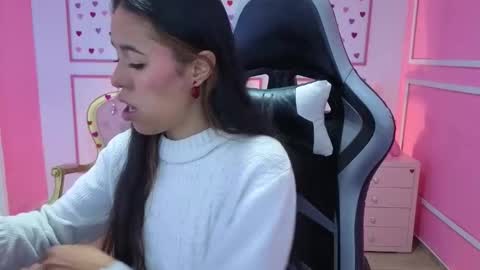 Stephania online show from 10.21.25