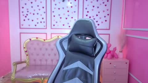 Stephania online show from 12.16.25