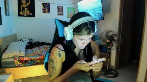 Stephany  independient model  online show from 01.24.25