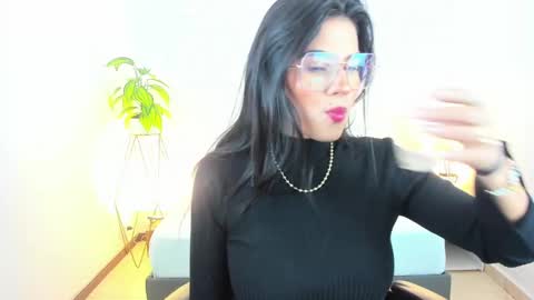 S T E P H A N Y A online show from 01.28.25
