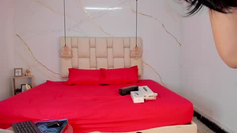 Stefanny online show from 12.19.24