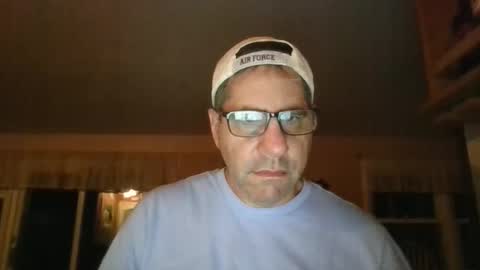 Snapshot of stephenhal9 chatting on 10.22.25 stephenhal9 online show from 10.22.25