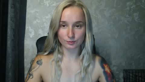 Snapshot of stephiepink chatting on 10.05.25 Grace online show from 10.05.25