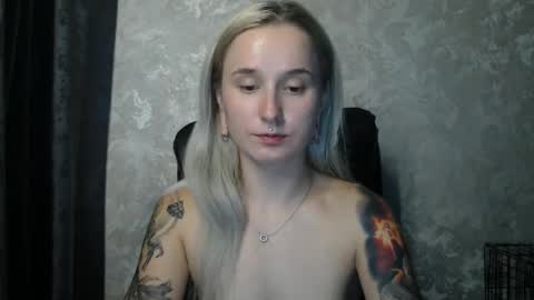 Snapshot of stephiepink chatting on 10.31.25 Grace online show from 10.31.25