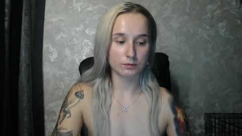 Snapshot of stephiepink chatting on 11.06.25 Grace online show from 11.06.25