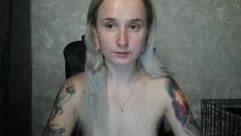 Snapshot of stephiepink chatting on 11.11.25 Grace online show from 11.11.25