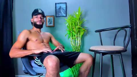 Snapshot of stev_velez chatting on 07.18.26 Steve online show from 07.18.26
