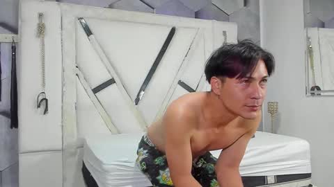 Snapshot of stevenhumps2 chatting on 09.21.25 orian online show from 09.21.25