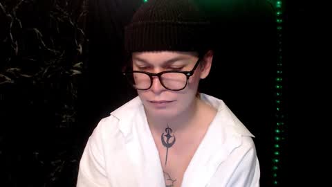 Snapshot of stevenspirs chatting on 11.18.25 Steve online show from 11.18.25