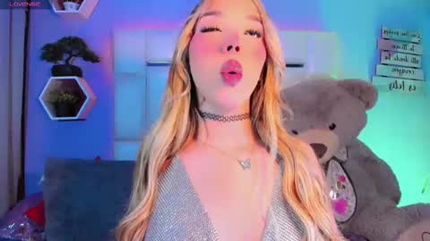 Snapshot of steyseequeen chatting on 10.04.25 Steisee Reyes online show from 10.04.25