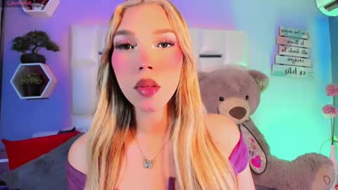 Snapshot of steyseequeen chatting on 10.08.25 Steisee Reyes online show from 10.08.25