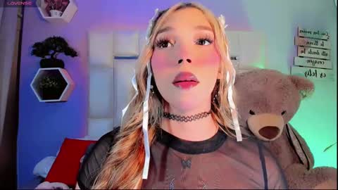 Snapshot of steyseequeen chatting on 10.25.25 Steisee Reyes online show from 10.25.25