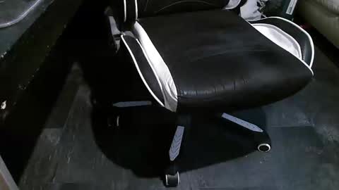 Snapshot of stiffler83pl chatting on 11.05.25 stiffler83pl online show from 11.05.25