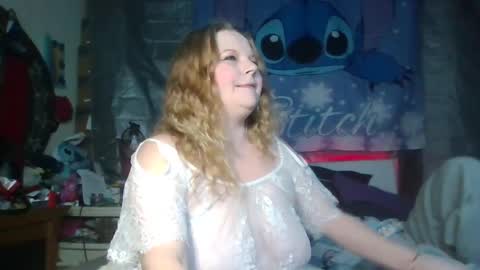 Snapshot of stitchsunshine85 chatting on 01.16.25 Tasha and Drew online show from 01.16.25