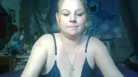 Snapshot of stitchsunshine85 chatting on 02.04.25 Tasha and Drew online show from 02.04.25