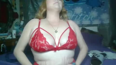 Snapshot of stitchsunshine85 chatting on 02.08.25 Tasha and Drew online show from 02.08.25