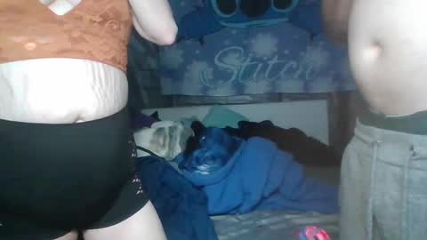 Snapshot of stitchsunshine85 chatting on 03.05.25 Tasha and Drew online show from 03.05.25