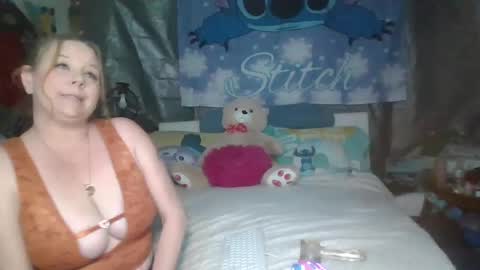 Snapshot of stitchsunshine85 chatting on 03.06.25 Tasha and Drew online show from 03.06.25