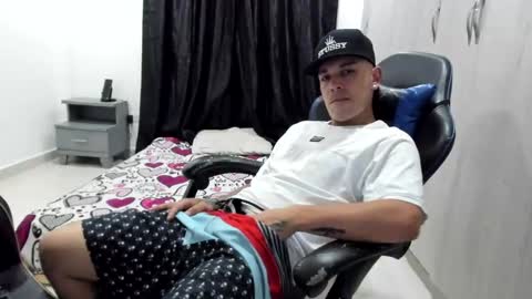 stiven_fox33 online show from 11.18.25