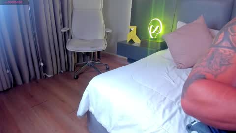 Stone Lee  online show from 10.11.25