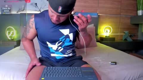 Stone Lee  online show from 11.03.25