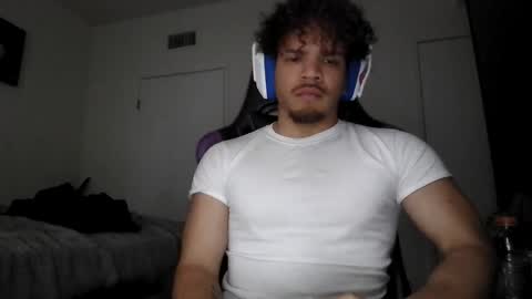 Snapshot of str8dj chatting on 12.15.25 Dj online show from 12.15.25