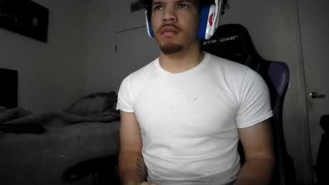 Snapshot of str8dj chatting on 12.16.25 Dj online show from 12.16.25