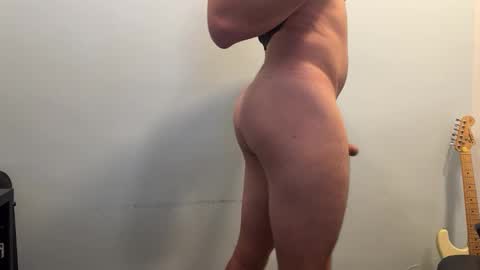 Snapshot of stradivario_05 chatting on 02.19.25 stradi online show from 02.19.25