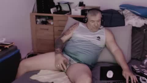 Snapshot of stranger1966 chatting on 10.07.25 Stranger online show from 10.07.25