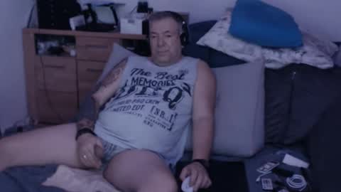 Snapshot of stranger1966 chatting on 10.10.25 Stranger online show from 10.10.25