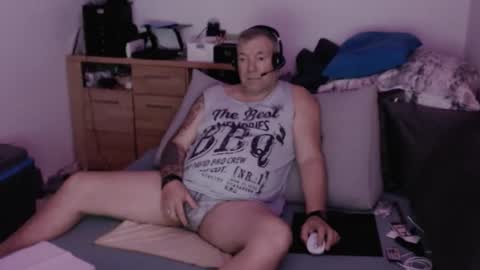 Snapshot of stranger1966 chatting on 10.12.25 Stranger online show from 10.12.25